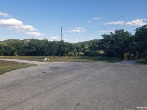 9200 Park Road 37 Lakehills TX 78063