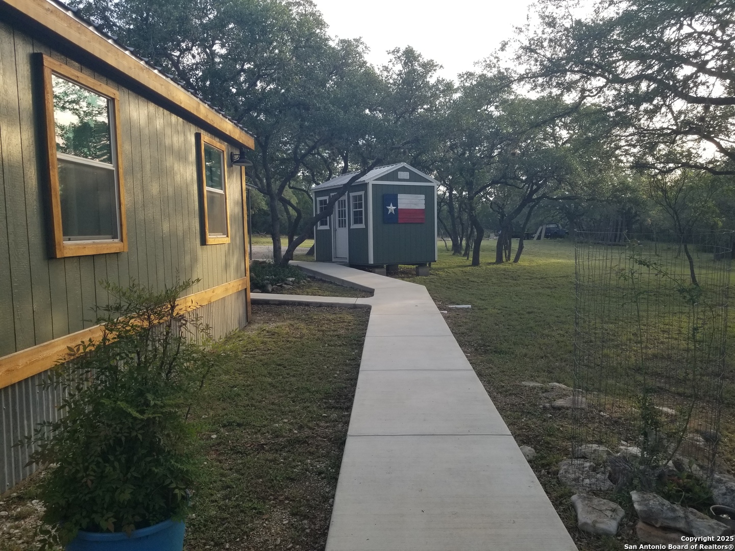 9200 Park Road 37 Lakehills TX 78063