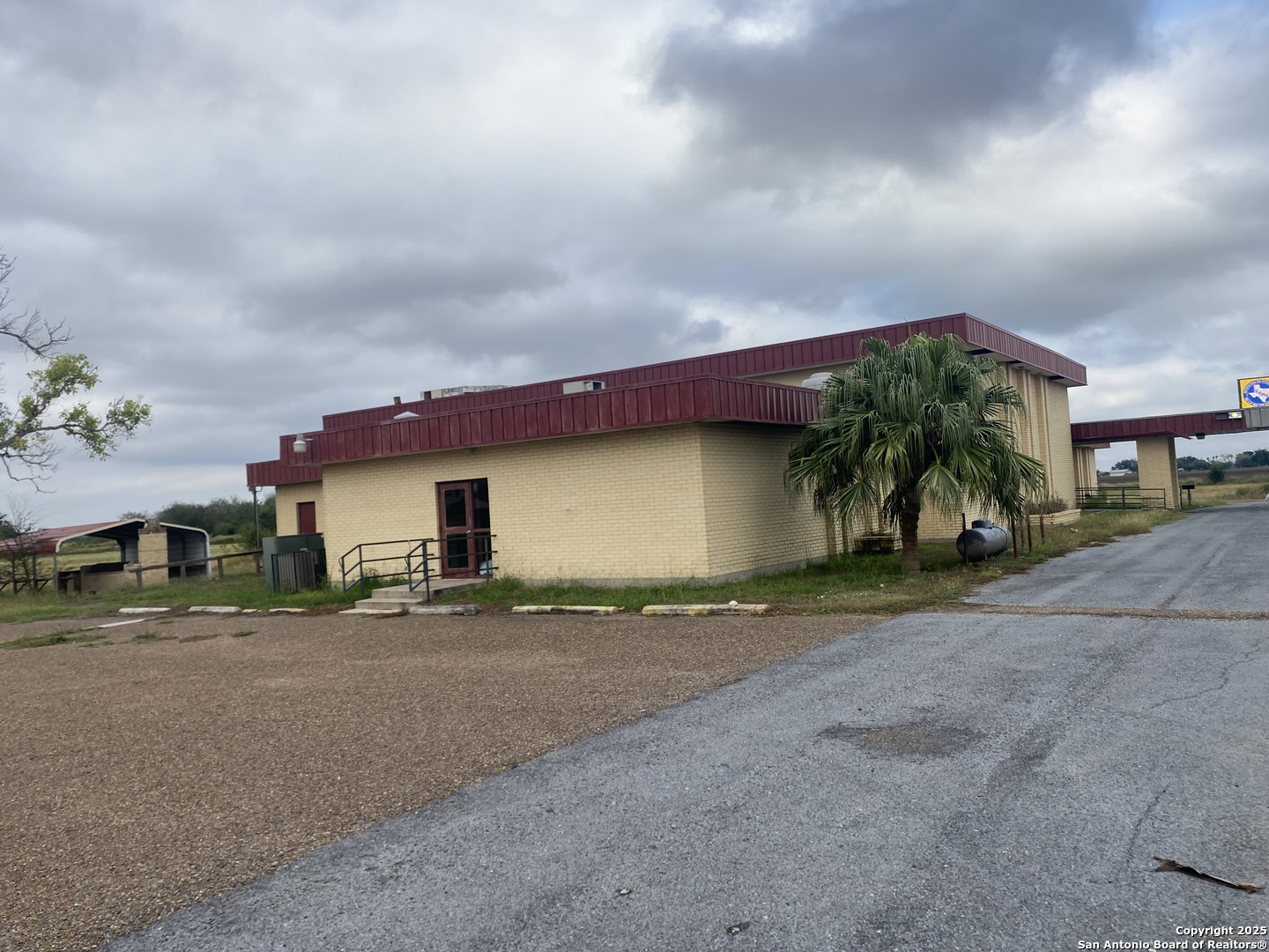 13415 E Expressway 83 La Feria TX 78559