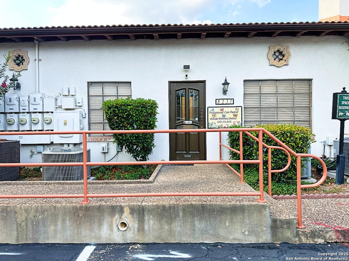 8237 Fredericksburg Road San Antonio TX 78229