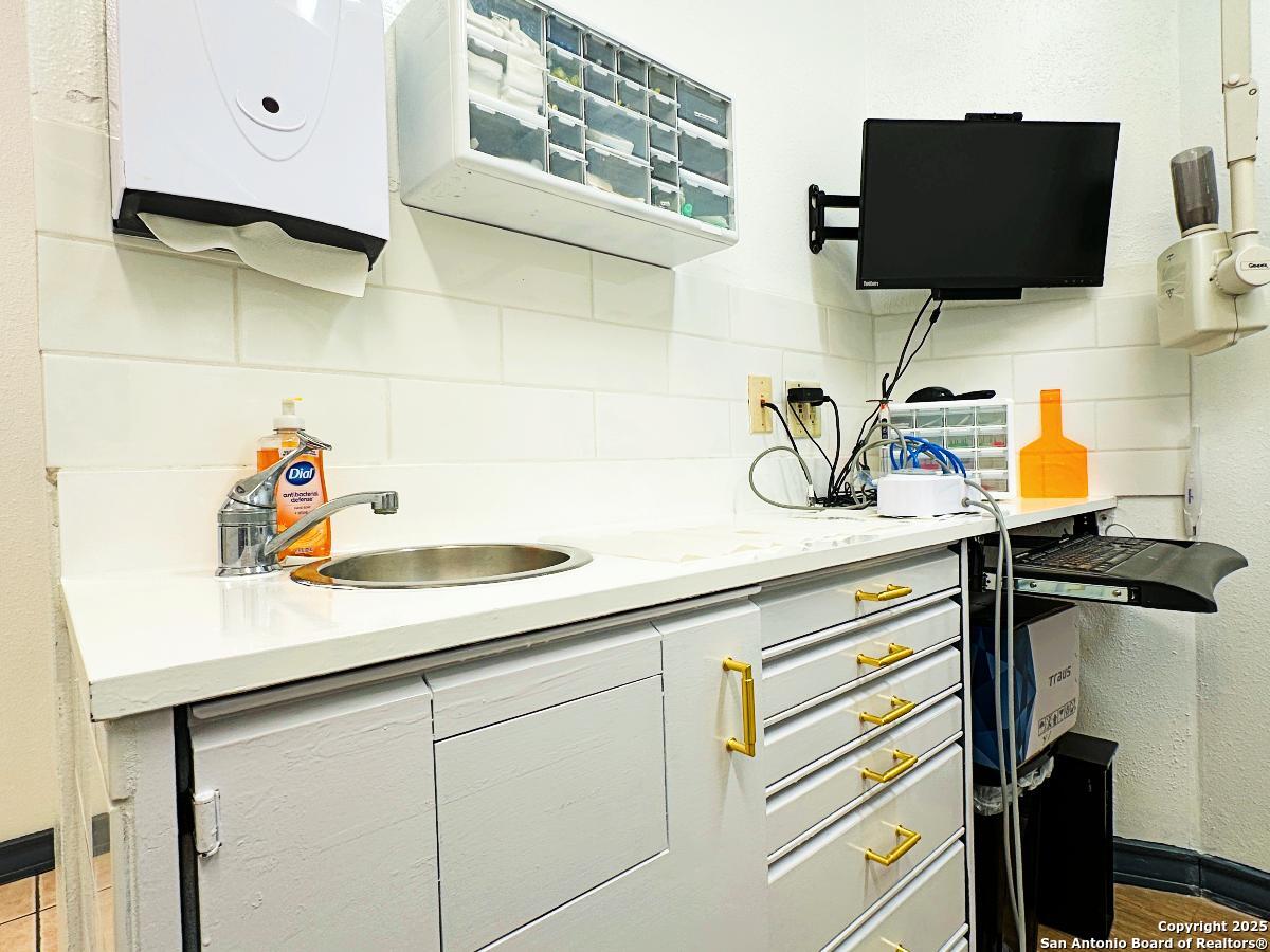 8237 Fredericksburg Road San Antonio TX 78229