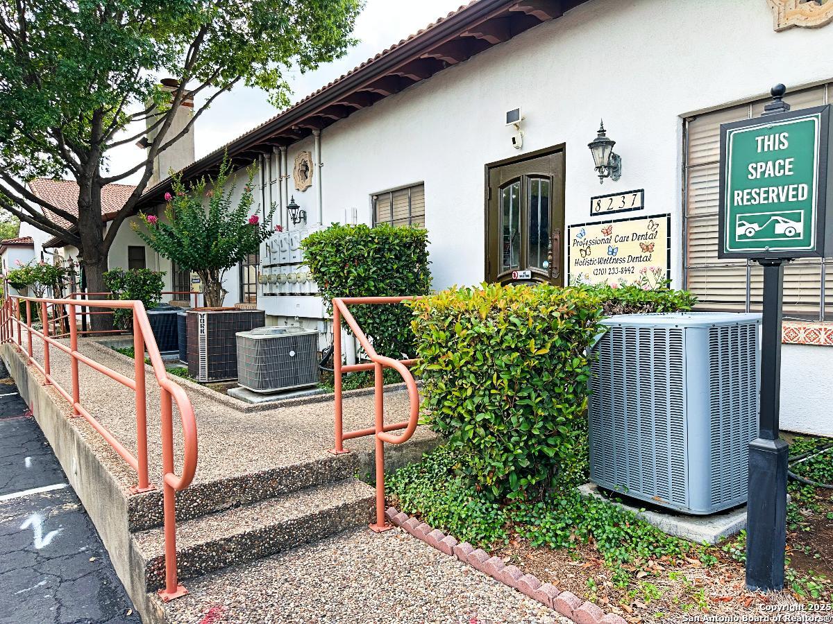 8237 Fredericksburg Road San Antonio TX 78229