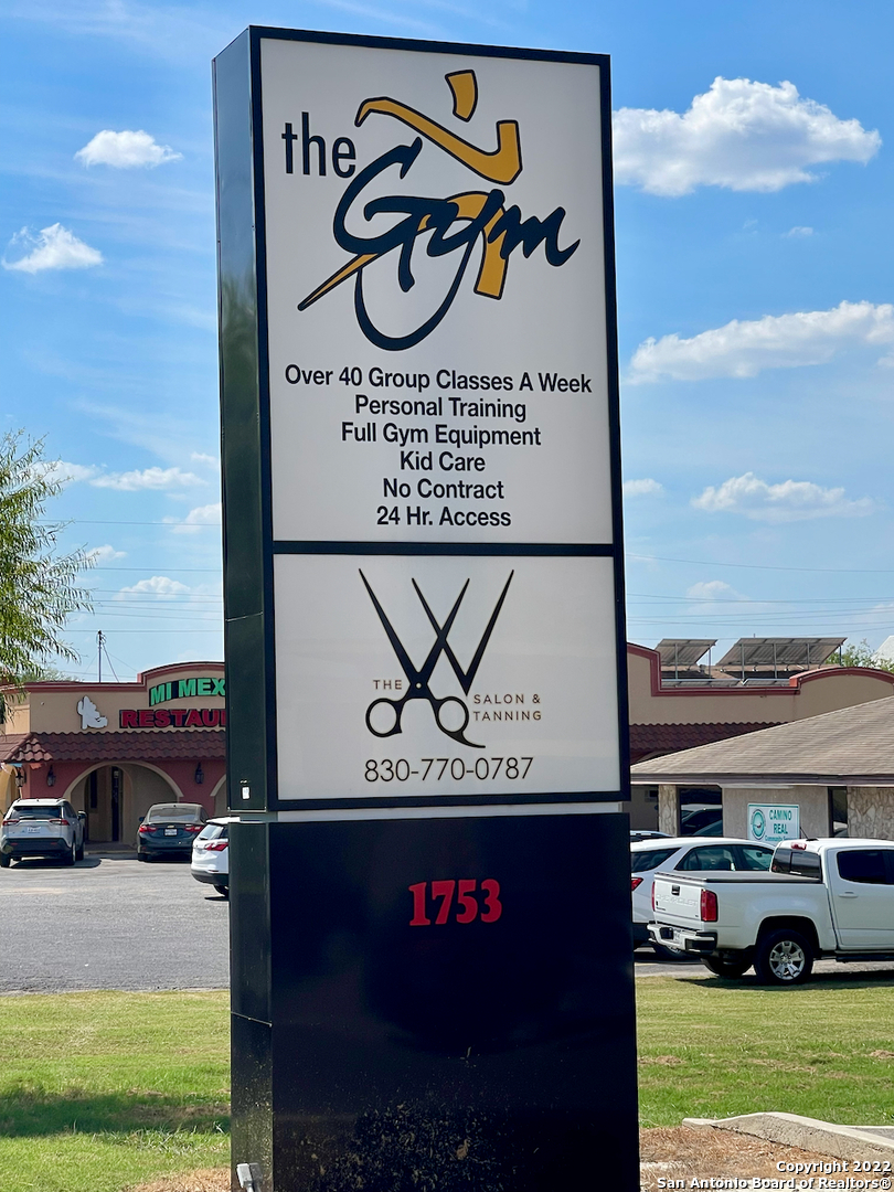 1753 Highway 97 Jourdanton TX 78026