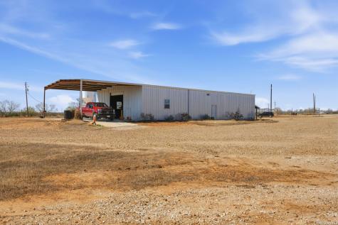 16675 Highway 140 Charlotte TX 78011