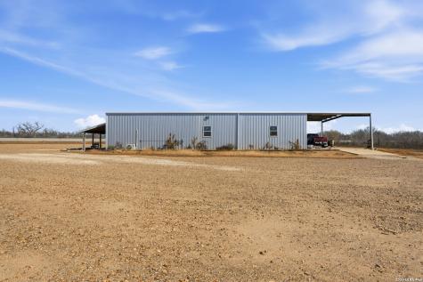16675 Highway 140 Charlotte TX 78011