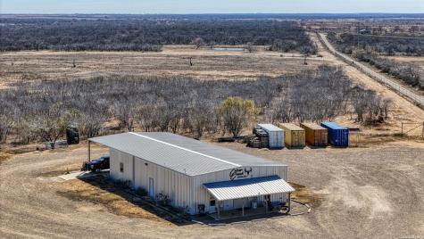 16675 Highway 140 Charlotte TX 78011