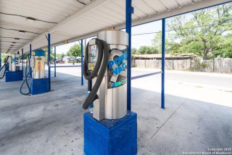 6727 S Flores San Antonio TX 78221