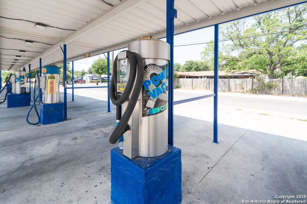 6727 S Flores San Antonio TX 78221