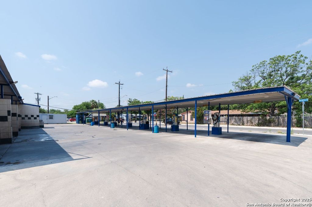 6727 S Flores San Antonio TX 78221