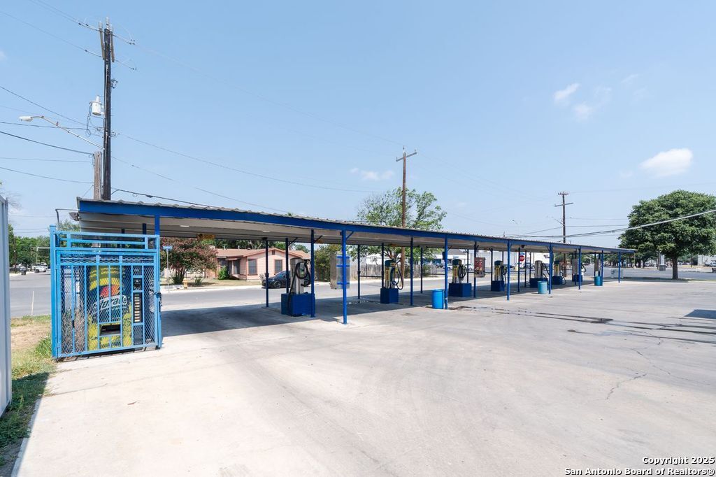 6727 S Flores San Antonio TX 78221