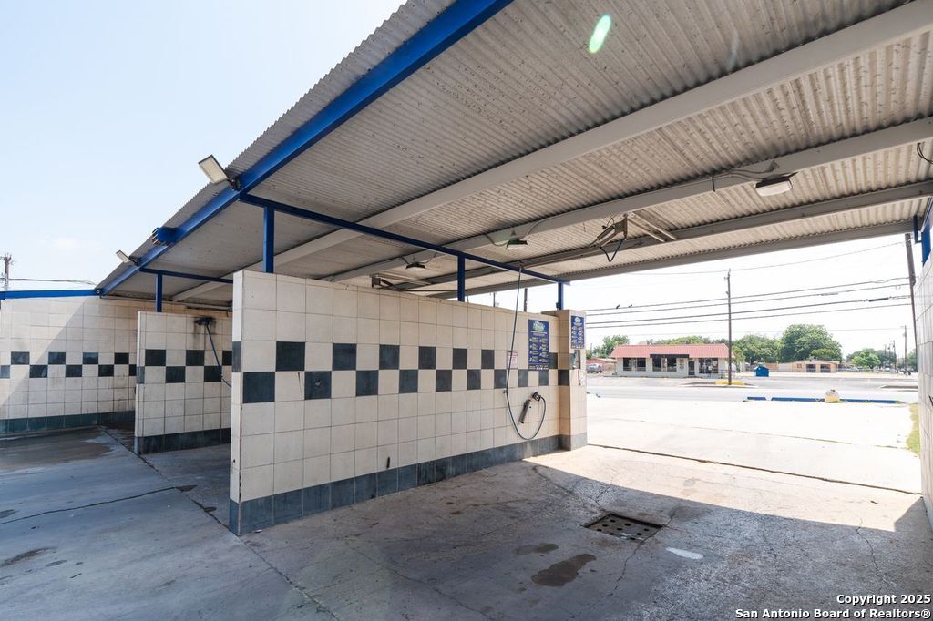 6727 S Flores San Antonio TX 78221