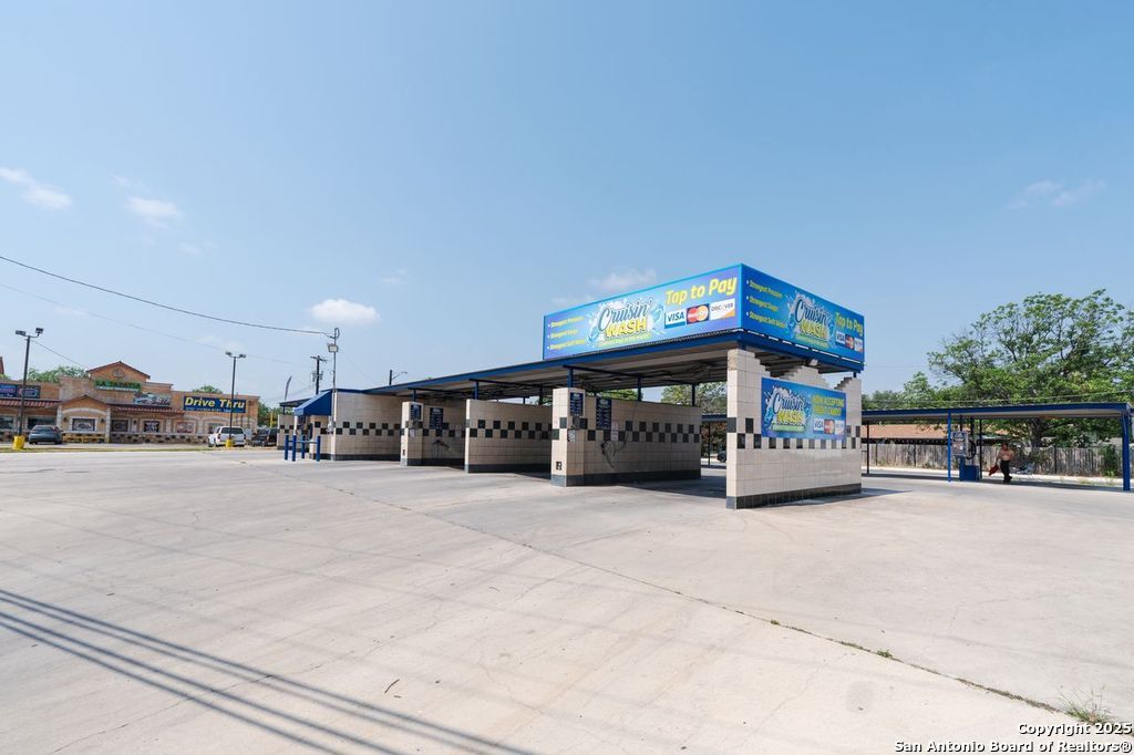 6727 S Flores San Antonio TX 78221