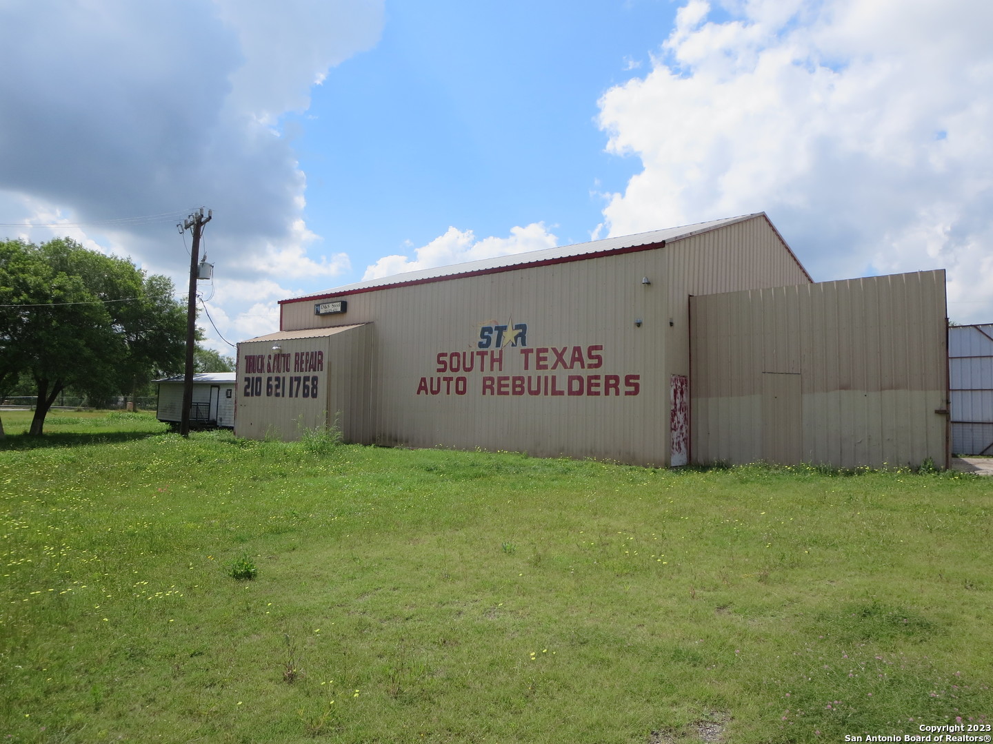 4615 S Flores Road Elmendorf TX 78112