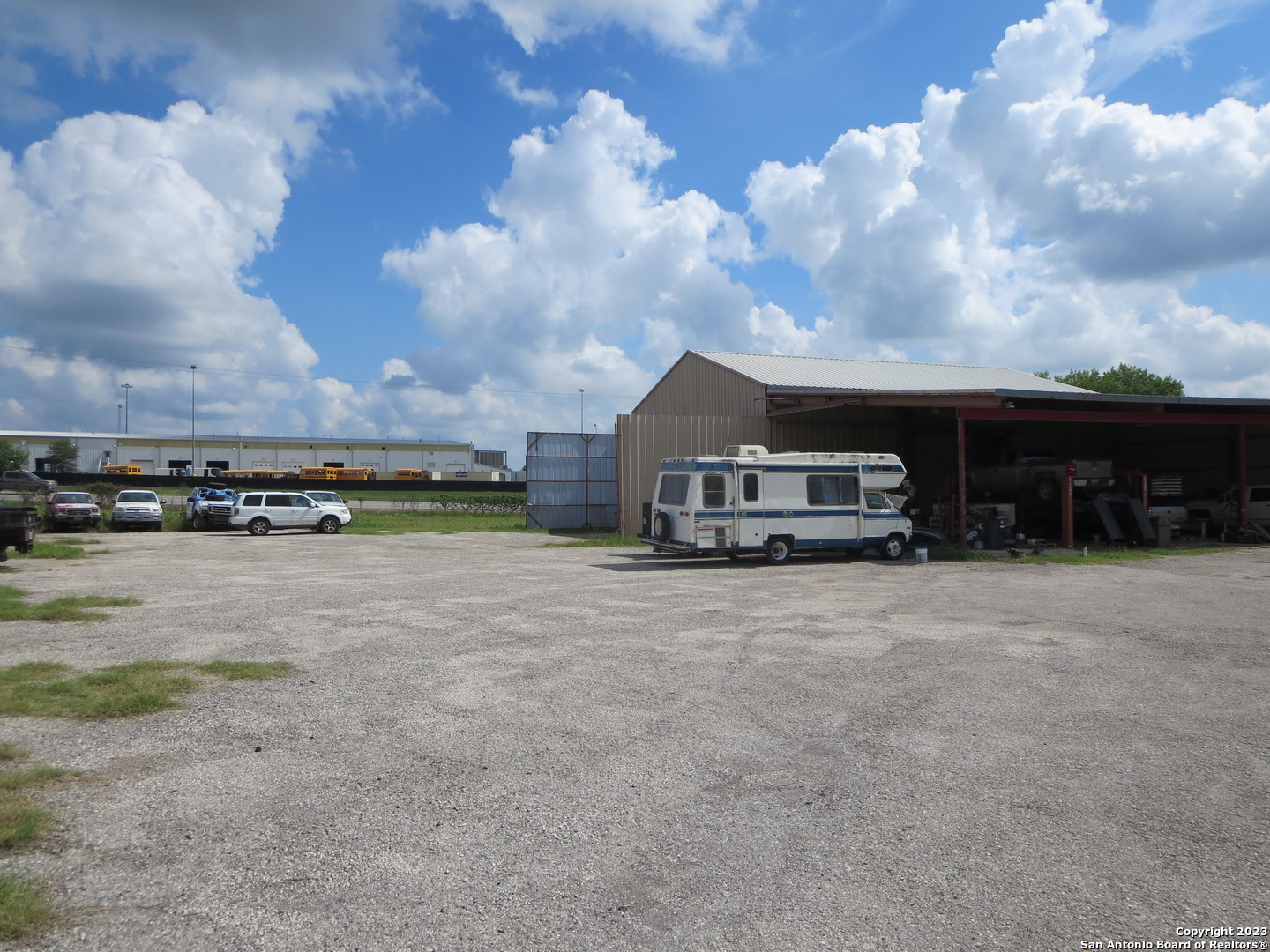 4615 S Flores Road Elmendorf TX 78112