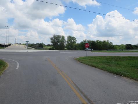 4615 S Flores Road Elmendorf TX 78112