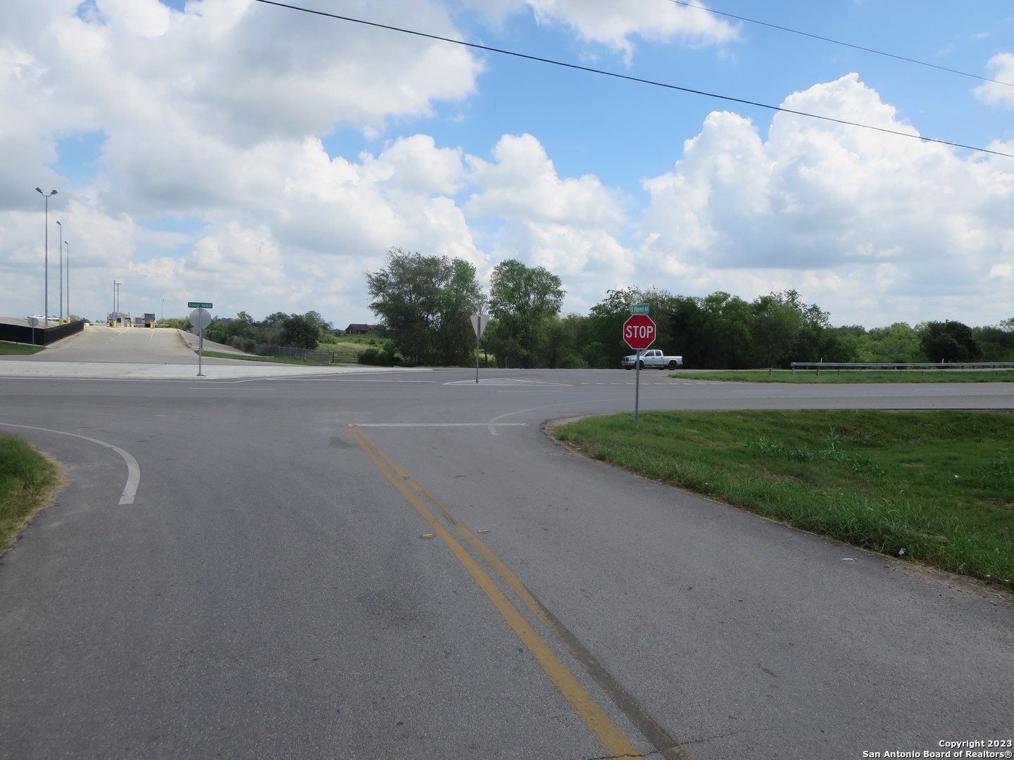 4615 S Flores Road Elmendorf TX 78112