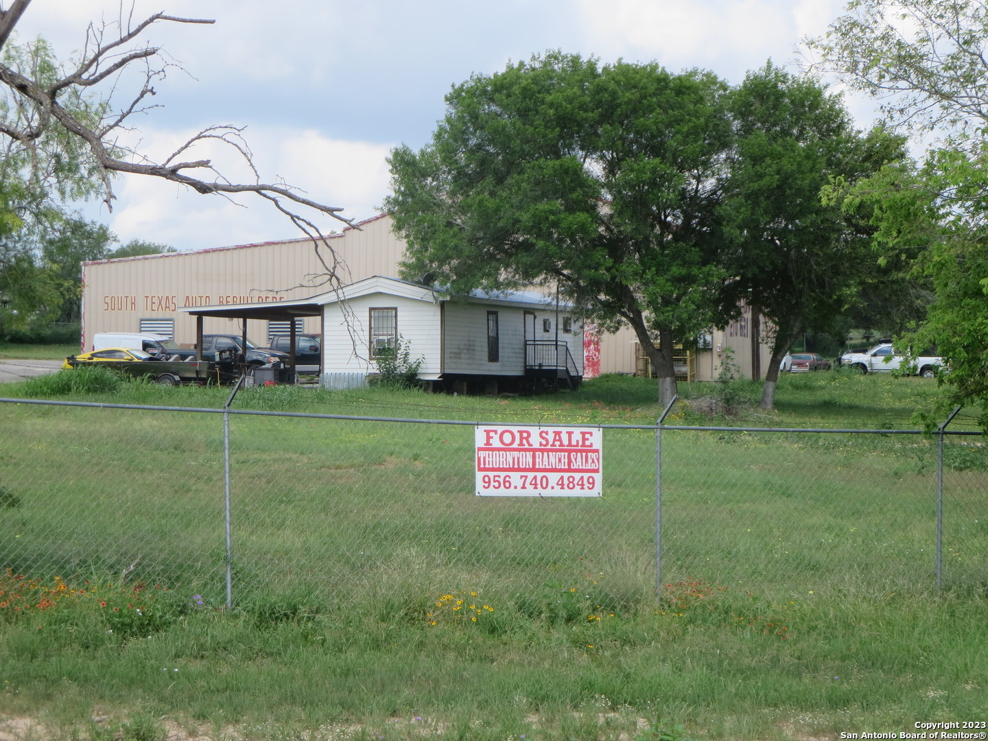 4615 S Flores Road Elmendorf TX 78112