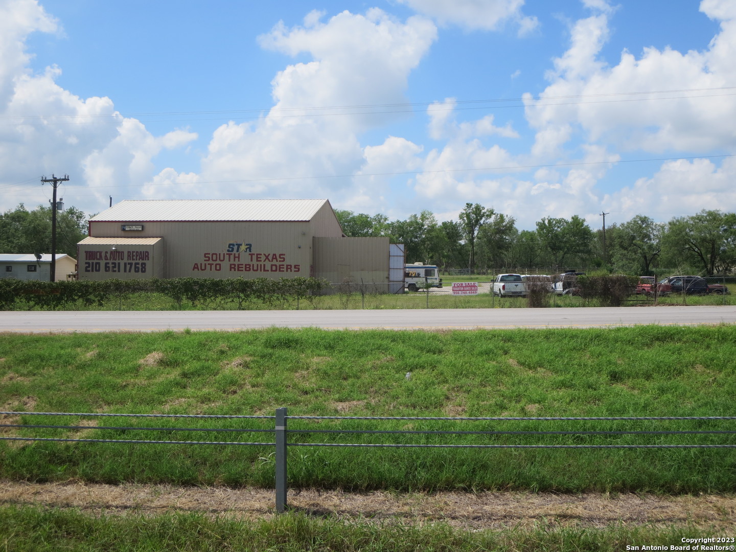 4615 S Flores Road Elmendorf TX 78112