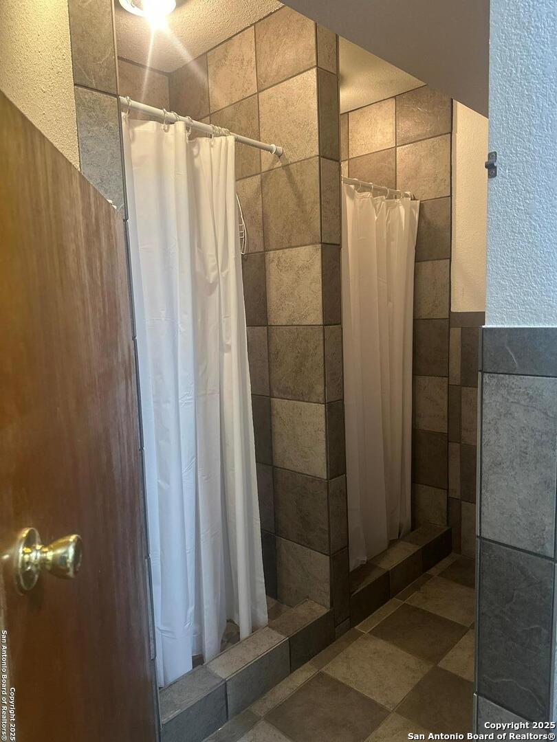 2000 10th Floresville TX 78114