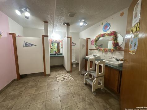 2000 10th Floresville TX 78114
