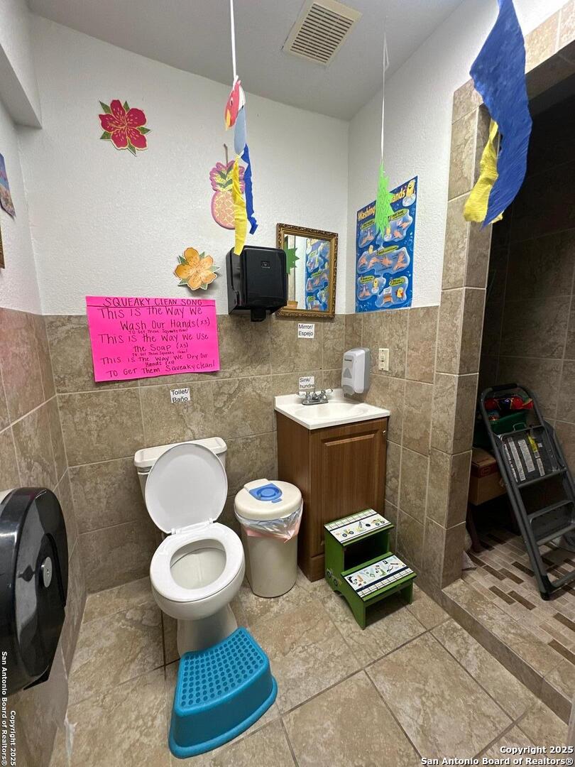 2000 10th Floresville TX 78114