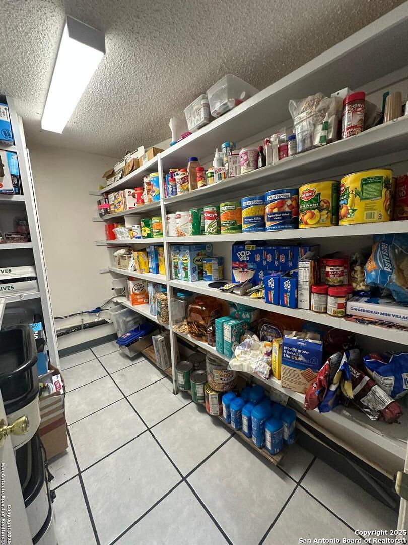 2000 10th Floresville TX 78114