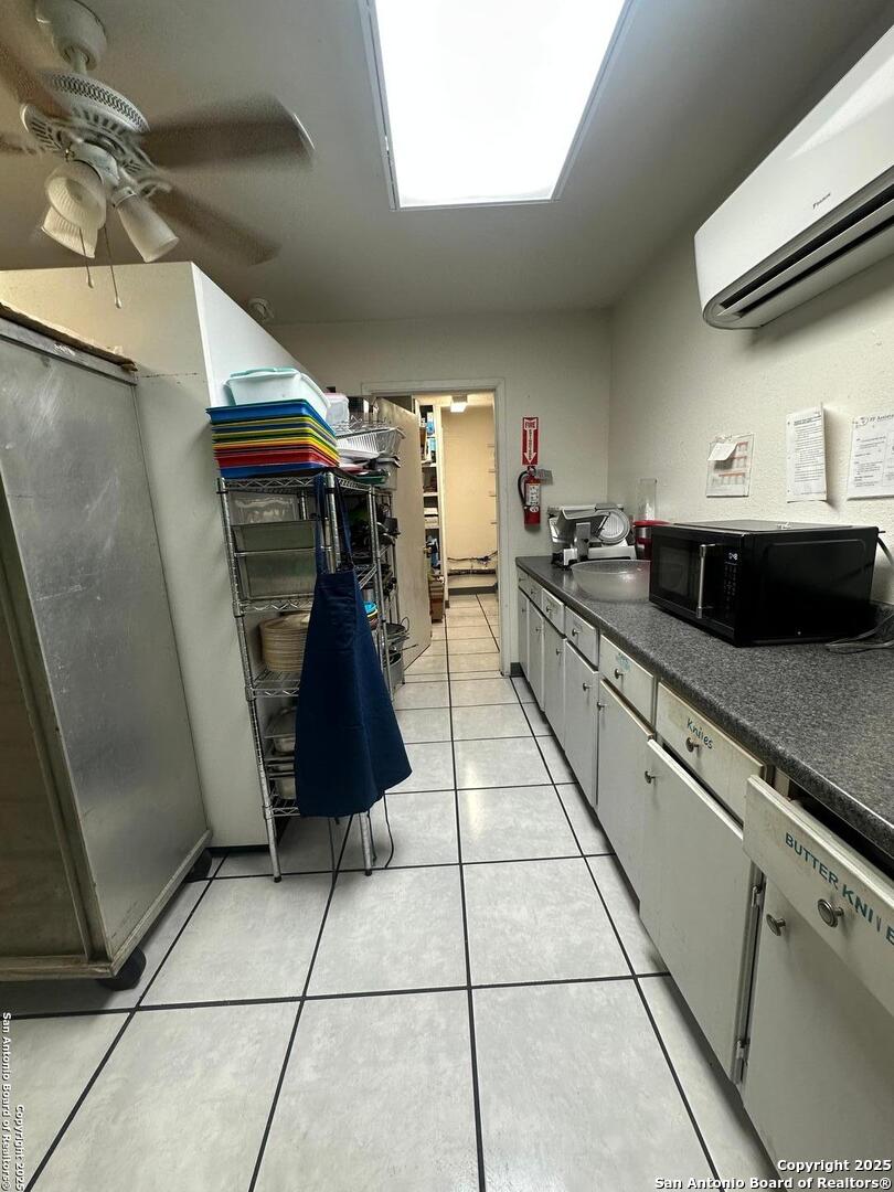 2000 10th Floresville TX 78114