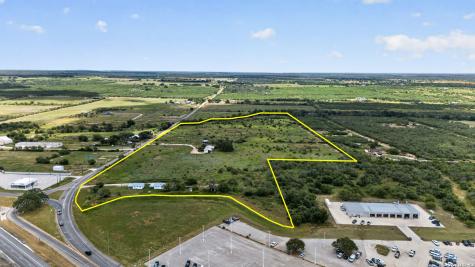 180 County Road 777 Devine TX 78016