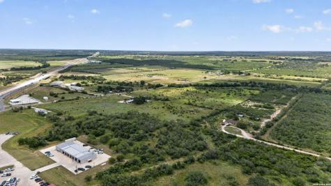 180 County Road 777 Devine TX 78016