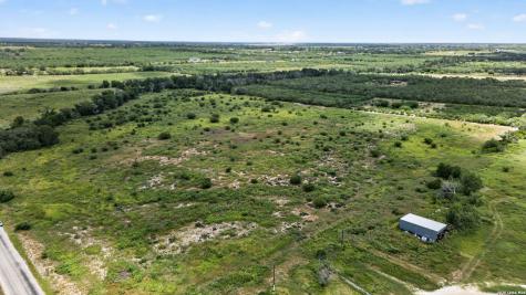 180 County Road 777 Devine TX 78016