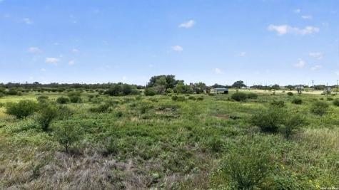 180 County Road 777 Devine TX 78016