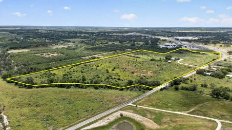 180 County Road 777 Devine TX 78016