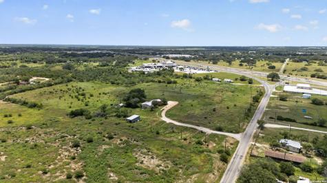 180 County Road 777 Devine TX 78016