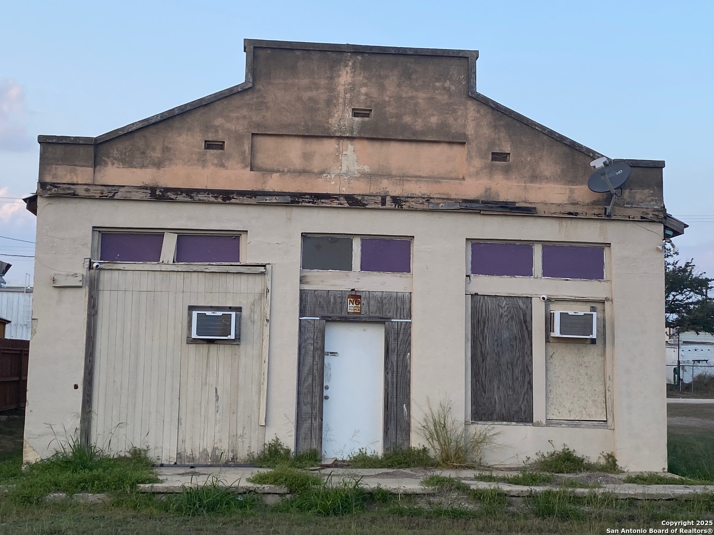 109 E Front Street Runge TX 78151