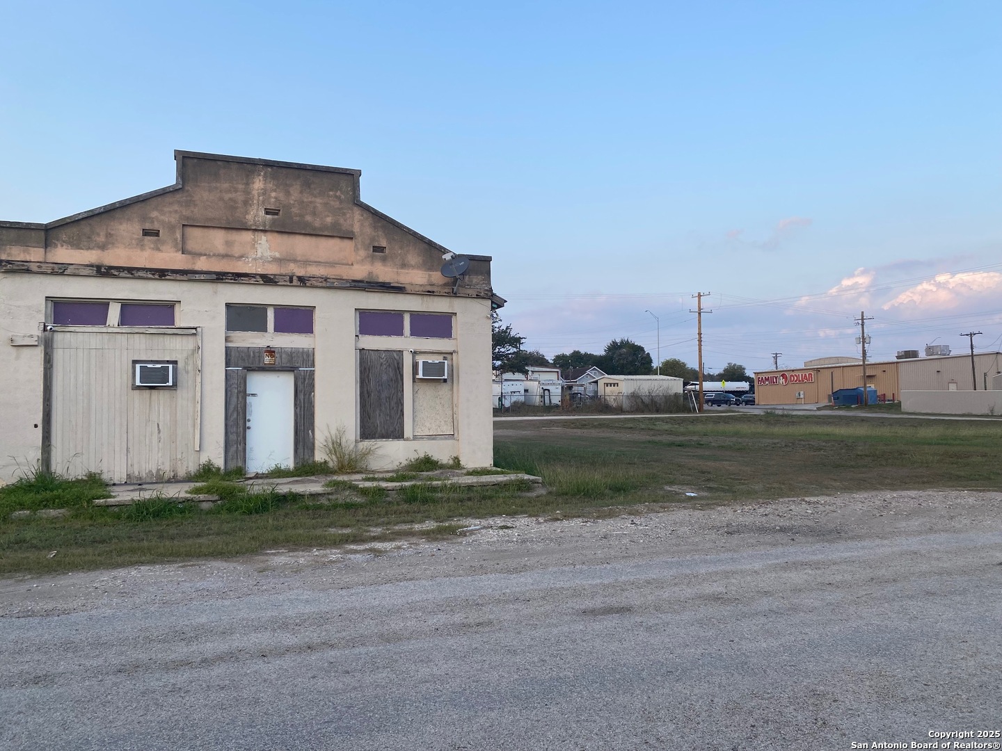 109 E Front Street Runge TX 78151