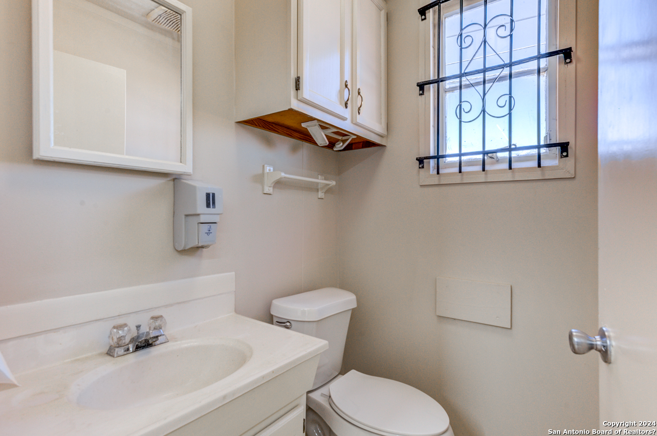 2930 E Houston San Antonio TX 78202