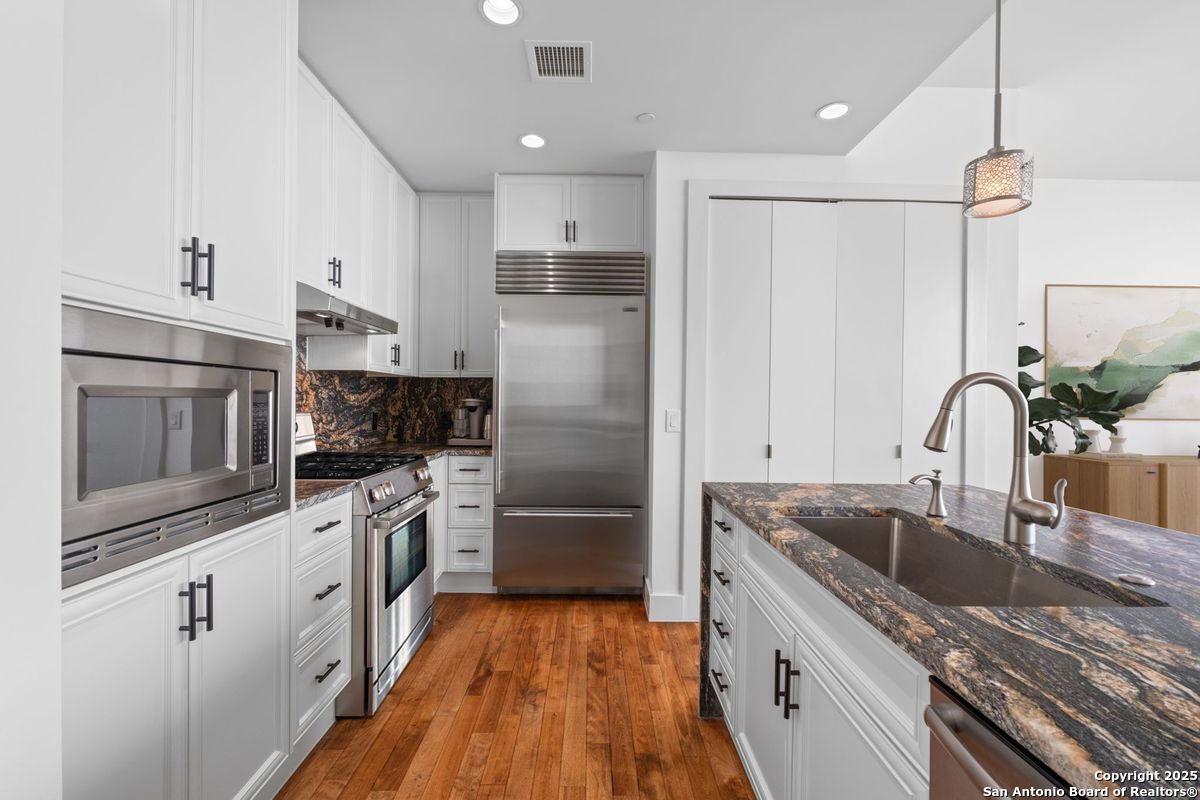 610 E Market San Antonio TX 78205