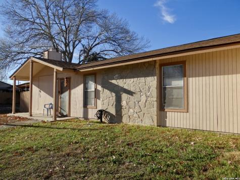 1051 Country Club Seguin TX 78155