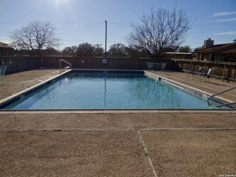 1051 Country Club Seguin TX 78155