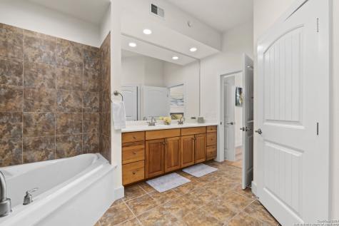 1000 The Cape Horseshoe Bay TX 78657