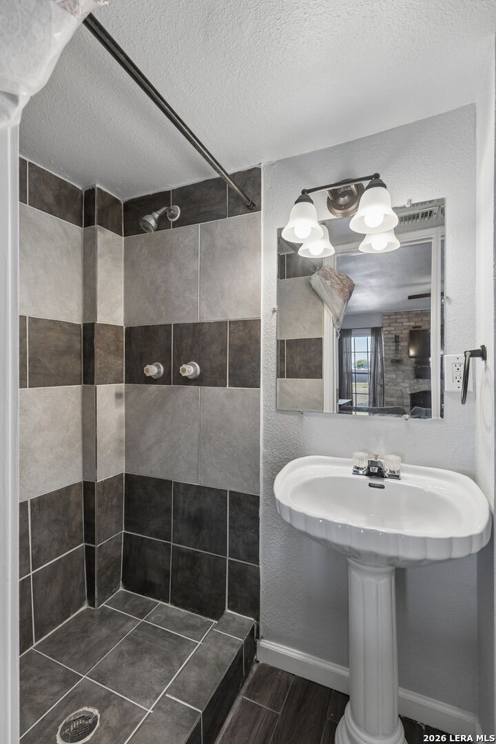 6611 Southpoint San Antonio TX 78229