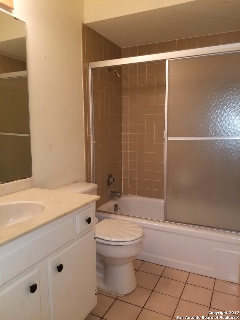 8702 Village San Antonio TX 78217