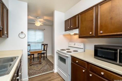 8702 Village San Antonio TX 78217