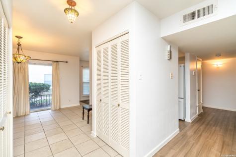 8702 Village San Antonio TX 78217
