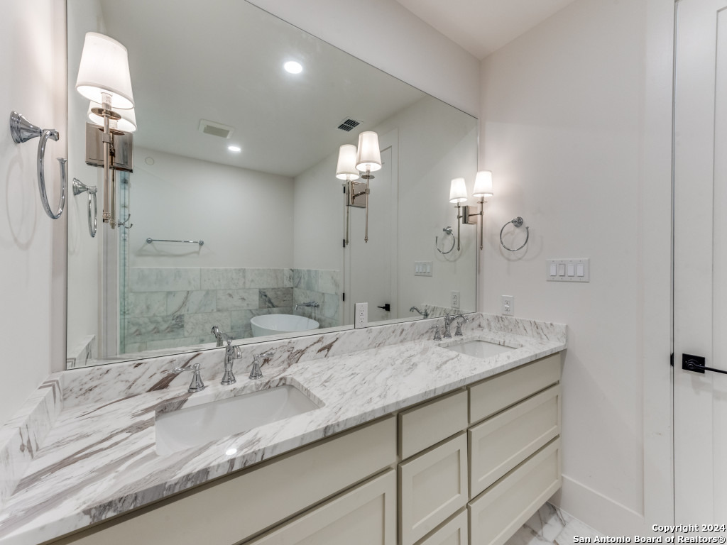 103 E Wildwood San Antonio TX 78212