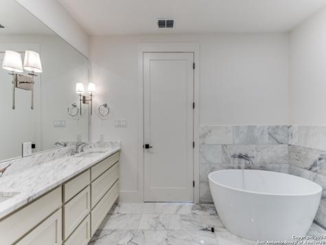103 E Wildwood San Antonio TX 78212