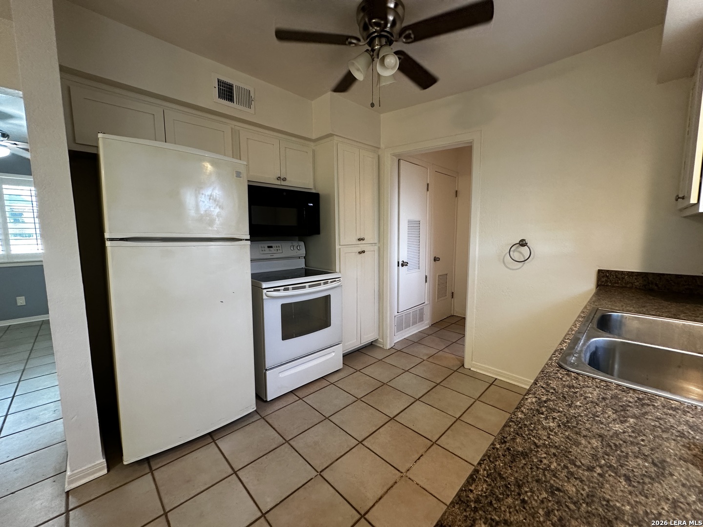 121 W Silver Sands San Antonio TX 78216