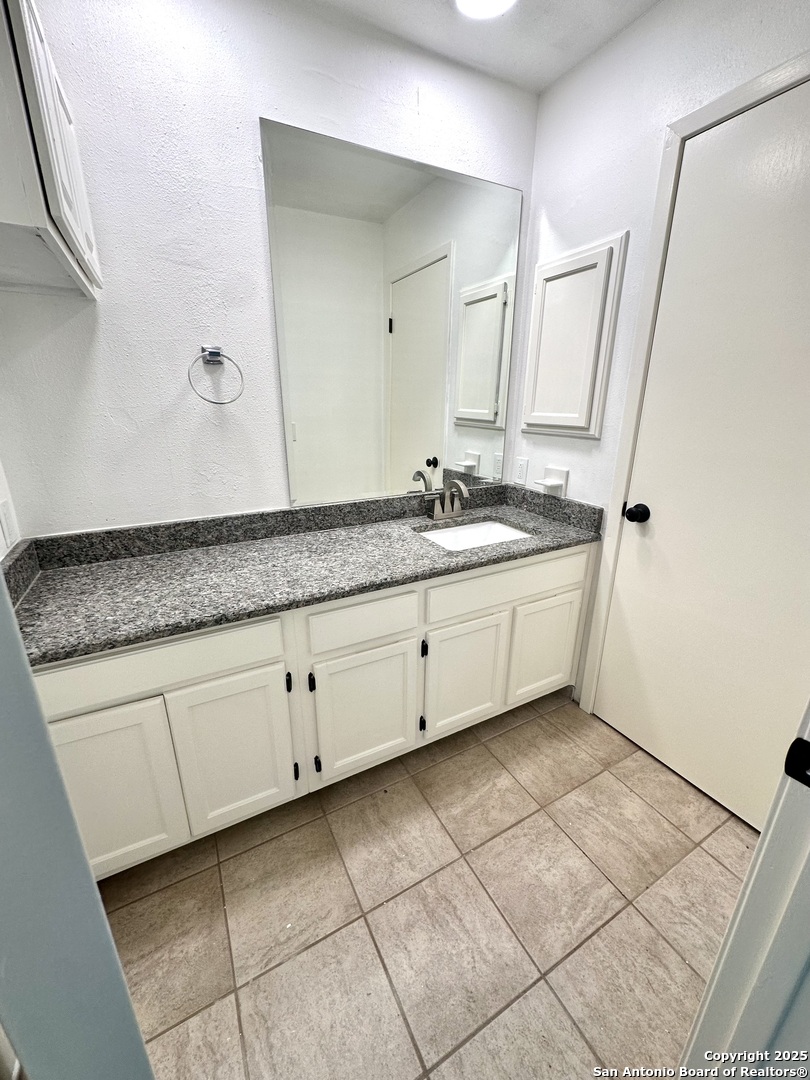 2255 Thousand Oaks San Antonio TX 78232