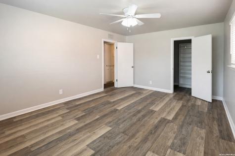 223 W Silver Sands San Antonio TX 78216