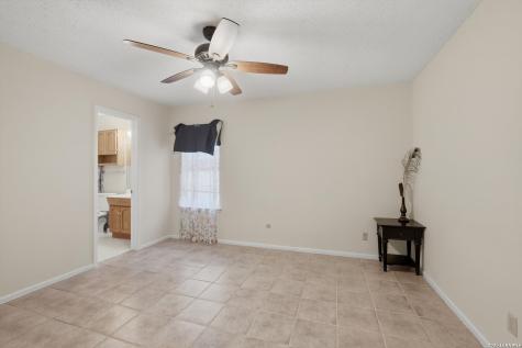 1051 Country Club Drive Seguin TX 78155